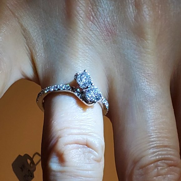 Brand new beautiful diamond 14K white gold ring - Picture 7 of 7